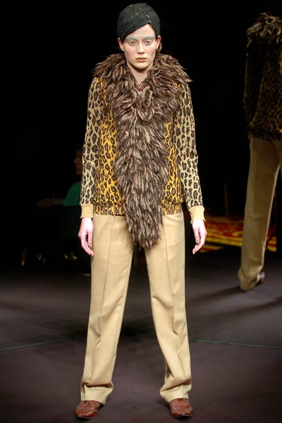 Look 29